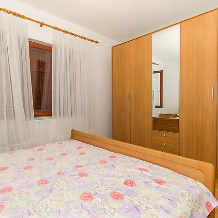 Ana * Biograd Na Moru