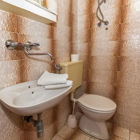 Ana *