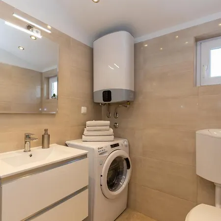 Ana * Biograd Na Moru